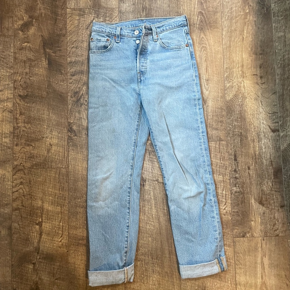 Women Levi 501 light wash denim jeans size 25